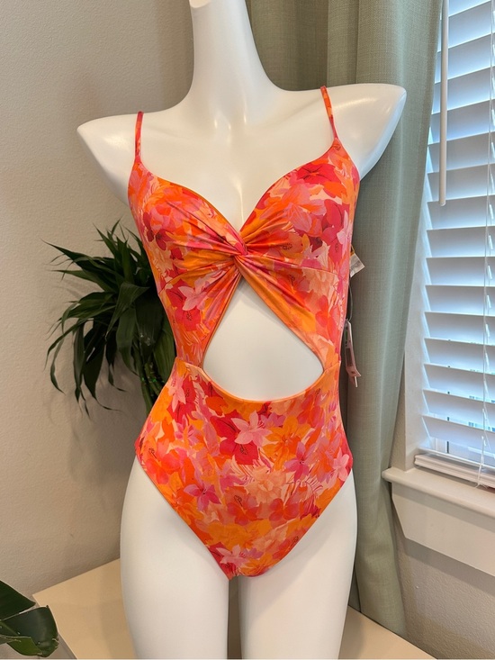 l*space Other - L*Space Kyslee One-Piece Swimsuit in the "Into The Tropics" floral print